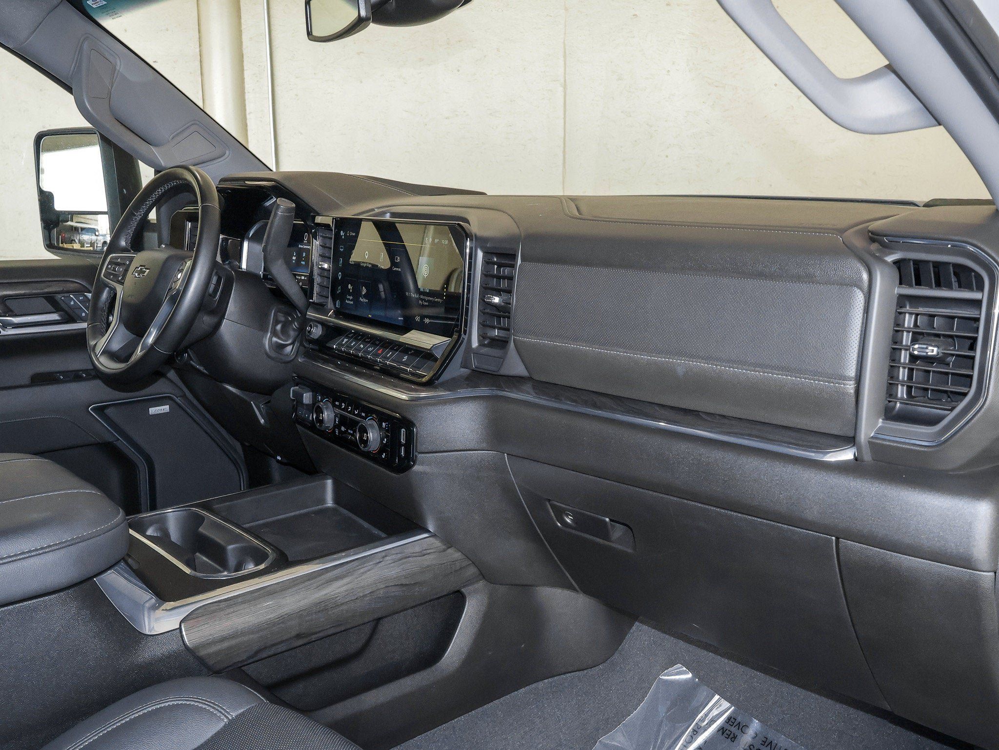 Used 2024 Chevrolet Silverado 2500 LTZ w/ LTZ Plus Package AWD/4WD image 43