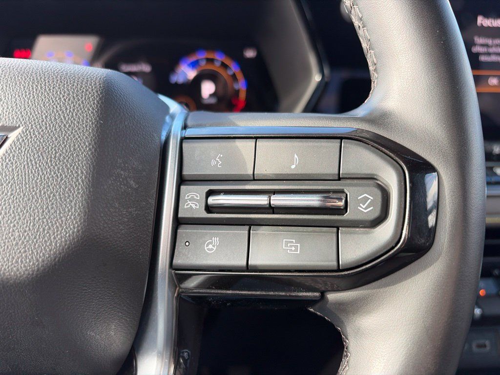 Used 2025 Chevrolet Colorado ZR2 w/ Technology Package AWD/4WD image 10
