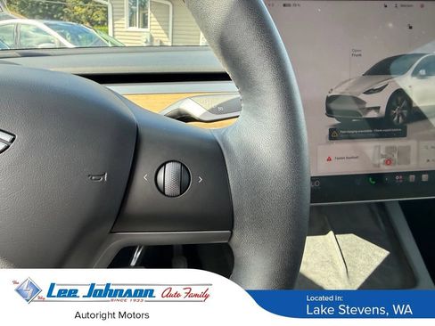Used 2024 Tesla Model Y Long Range AWD/4WD image 22
