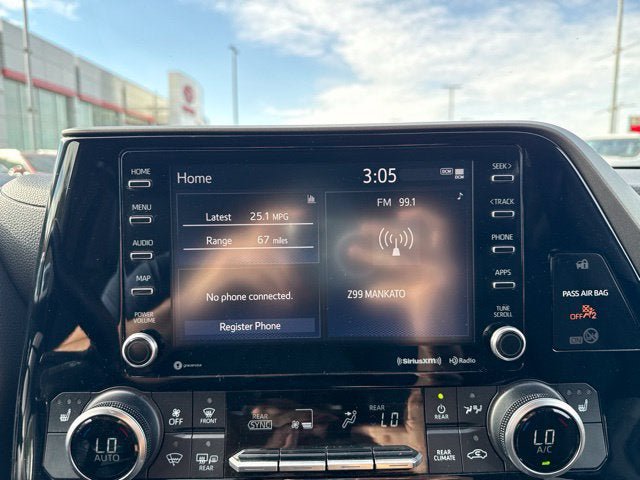 Used 2021 Toyota Highlander XLE AWD/4WD image 32