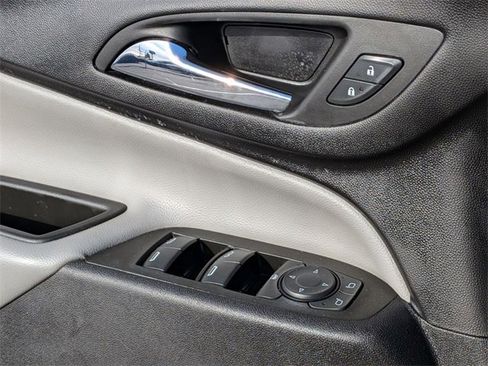 Used 2022 Chevrolet Equinox LS image 13