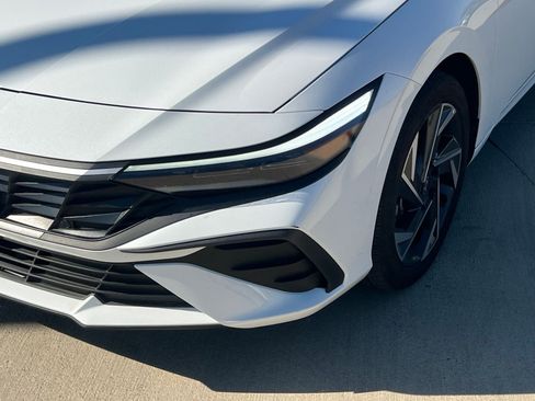Certified 2025 Hyundai Elantra Sport FWD image 4