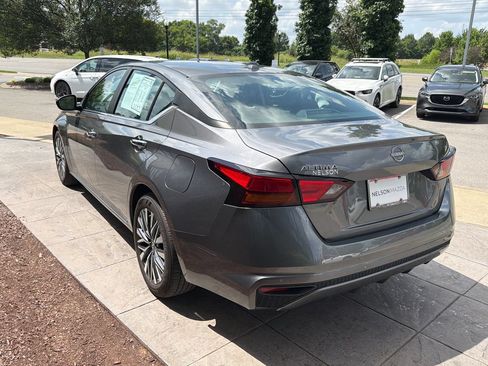 Used 2025 Nissan Altima 2.5 SV FWD image 7