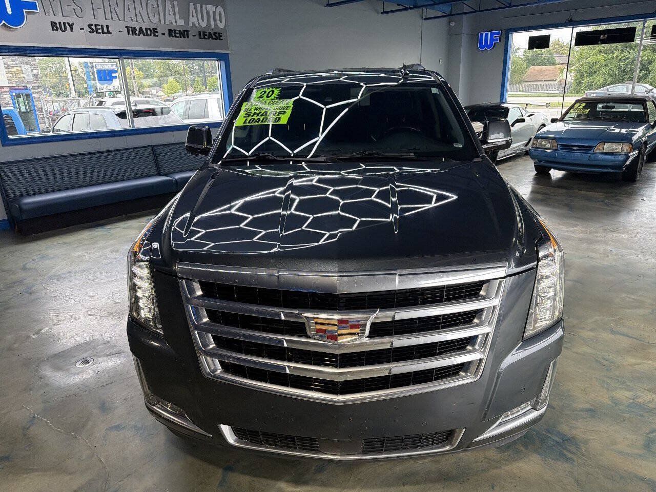 Used 2020 Cadillac Escalade ESV Premium Luxury AWD/4WD image 6