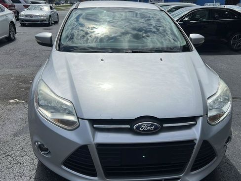 Used 2014 Ford Focus SE w/ Equipment Group 201A FWD image 8