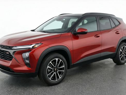 Used 2025 Chevrolet TrailBlazer LT image 3