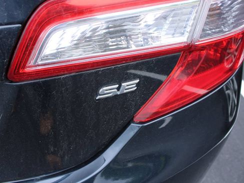 Used 2012 Toyota Camry SE FWD image 6