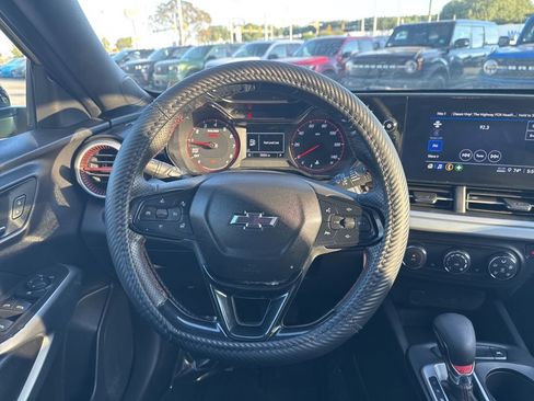 Used 2025 Chevrolet Trax RS image 24