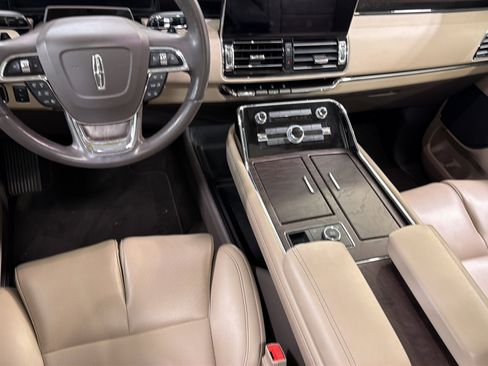 Used 2024 Lincoln Navigator Premiere AWD/4WD image 21