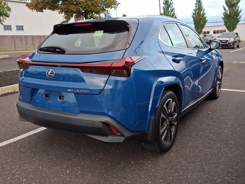 Used 2023 Lexus UX 250h AWD w/ Premium Package image 4
