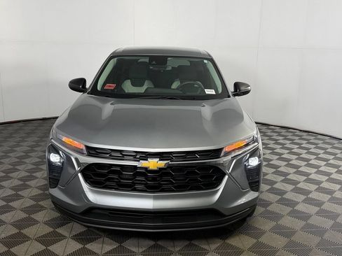 Used 2024 Chevrolet Trax LS w/ Driver Confidence Package FWD image 11