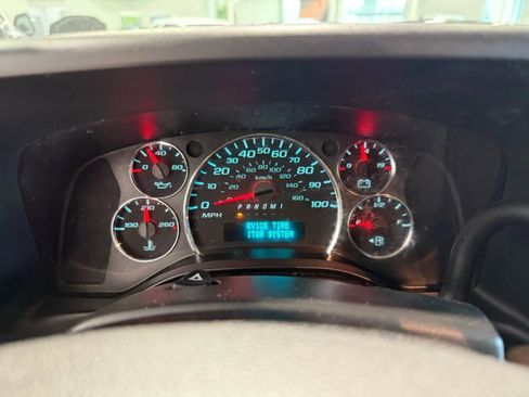 Used 2019 Chevrolet Express 2500 w/ Driver Convenience Package image 19