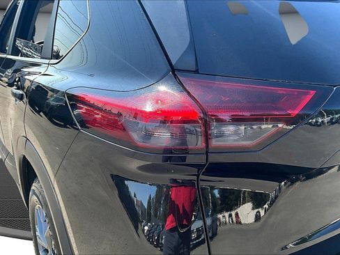 Used 2024 Nissan Rogue S AWD/4WD image 23