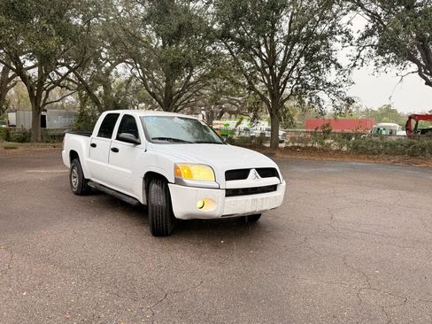 Used 2008 Mitsubishi Raider LS image 3