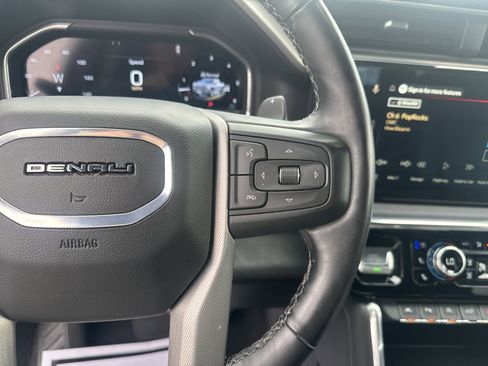 Used 2024 GMC Sierra 1500 Denali w/ Technology Package AWD/4WD image 3