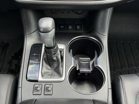 Used 2019 Toyota Highlander XLE AWD/4WD image 27