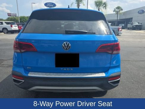 Used 2022 Volkswagen Taos SE w/ Panoramic Sunroof Package FWD image 7