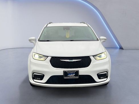 Certified 2021 Chrysler Pacifica Touring-L image 8