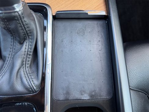 Certified 2022 Volvo XC90 T6 Momentum w/ Advanced Package image 17