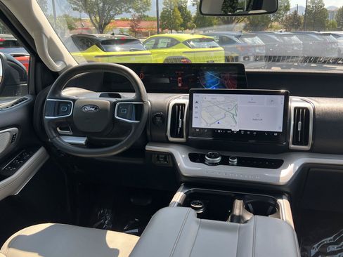 Used 2025 Ford Expedition Active AWD/4WD image 24