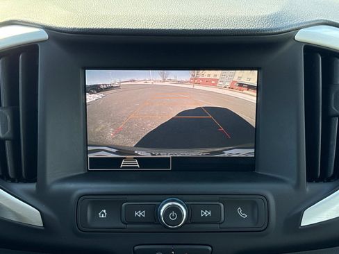 Used 2023 GMC Terrain SLE w/ Driver Convenience Package image 4