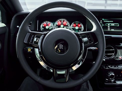 Used 2024 Rolls-Royce Phantom Sedan image 74