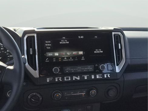 Used 2025 Nissan Frontier SV image 22