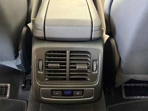 Used 2022 Audi e-tron GT Premium Plus image 23