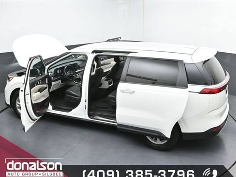Used 2024 Kia Carnival LX FWD image 28