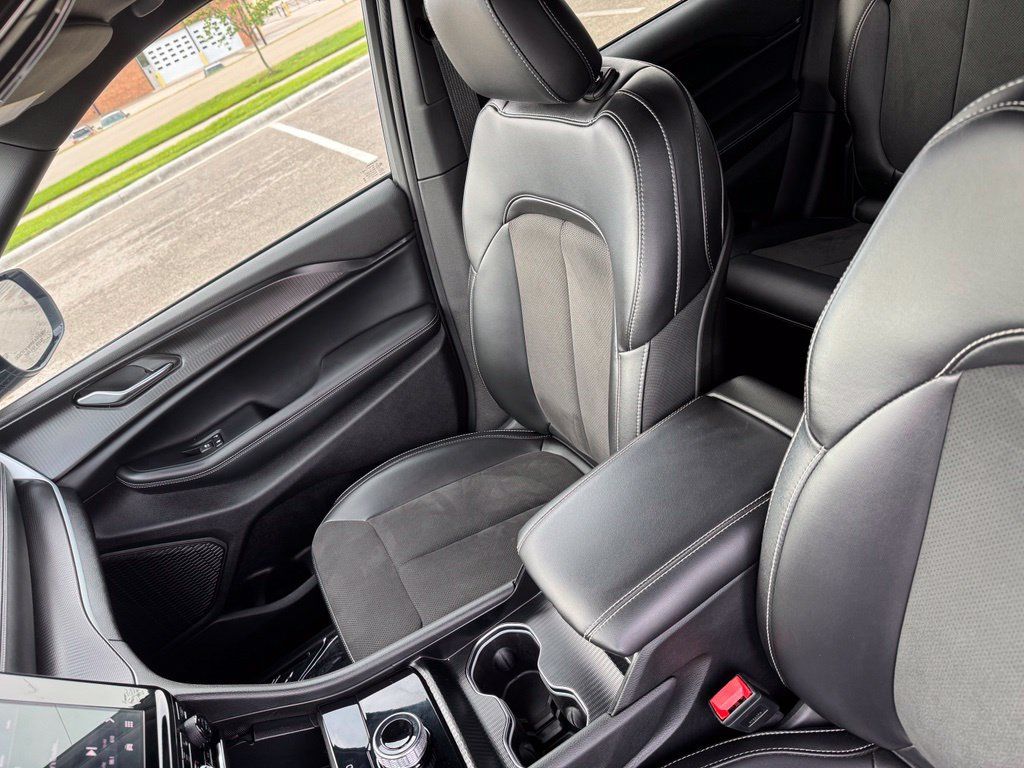 Used 2024 Jeep Grand Cherokee Altitude AWD/4WD image 7