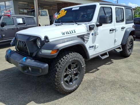 Used 2023 Jeep Wrangler Unlimited w/ Cold Weather Group AWD/4WD image 3