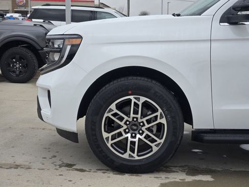 New 2026 Ford Expedition Active image 8