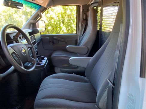 Used 2025 Chevrolet Express 2500 w/ Driver Convenience Package RWD image 26