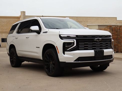 Used 2025 Chevrolet Tahoe High Country AWD/4WD image 2