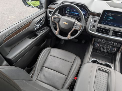 Used 2023 Chevrolet Suburban High Country w/ LPO, Illumination Package AWD/4WD image 9