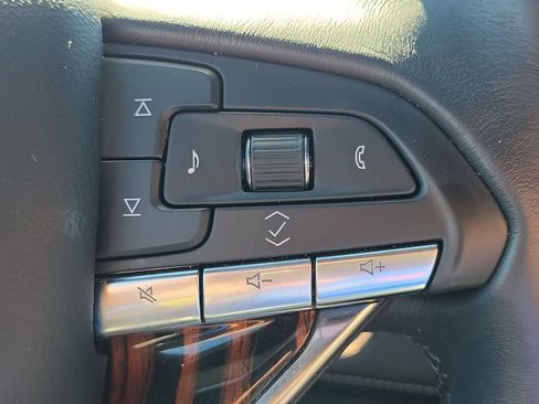 Used 2023 Cadillac Escalade Premium Luxury AWD/4WD image 13