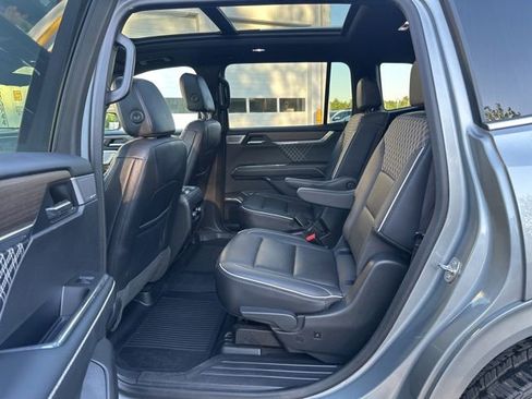 Used 2024 GMC Acadia Denali w/ Super Cruise Package AWD/4WD image 18