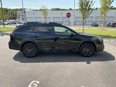 Used 2025 Subaru Outback Onyx Edition AWD/4WD image 11