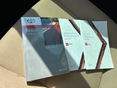 Used 2021 Toyota RAV4 LE image 14