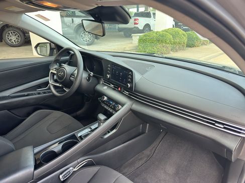 Used 2023 Hyundai Elantra Blue FWD image 30