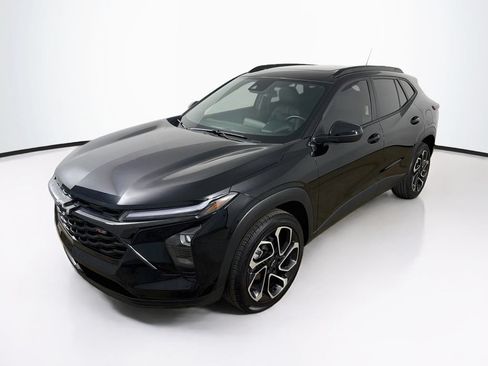Used 2024 Chevrolet Trax RS w/ Sunroof Package FWD image 1