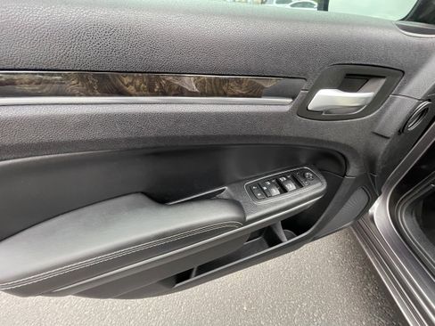 Used 2014 Chrysler 300 Uptown Edition w/ Quick Order Package 22M image 10