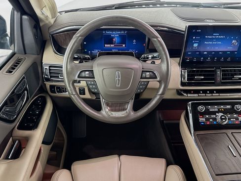 Used 2024 Lincoln Navigator Premiere AWD/4WD image 15