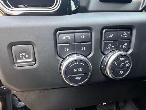 Used 2022 GMC Sierra 1500 AT4 w/ AT4 Premium Package AWD/4WD image 11