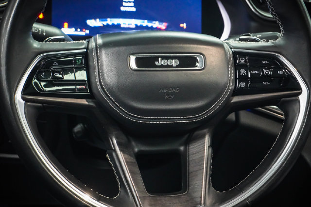 Used 2022 Jeep Grand Cherokee Overland AWD/4WD image 11