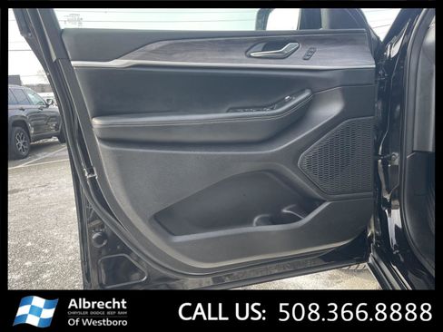 Used 2024 Jeep Grand Cherokee L Limited image 11