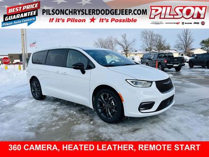 New 2026 Chrysler Pacifica Select