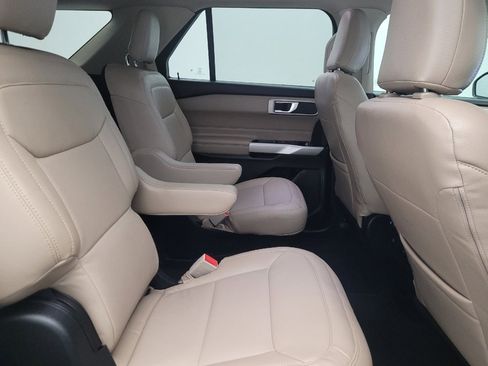 Used 2021 Ford Explorer XLT image 19