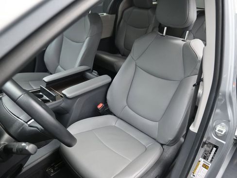 Used 2024 Toyota Sienna XLE image 10