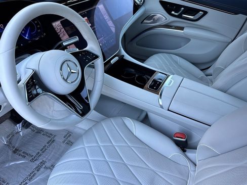 Used 2022 Mercedes-Benz EQS 580 4MATIC Sedan image 4